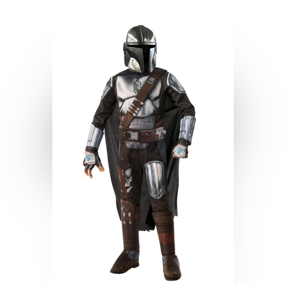 New w/ all pieces Small Child Star Wars Mandalorian Beskar